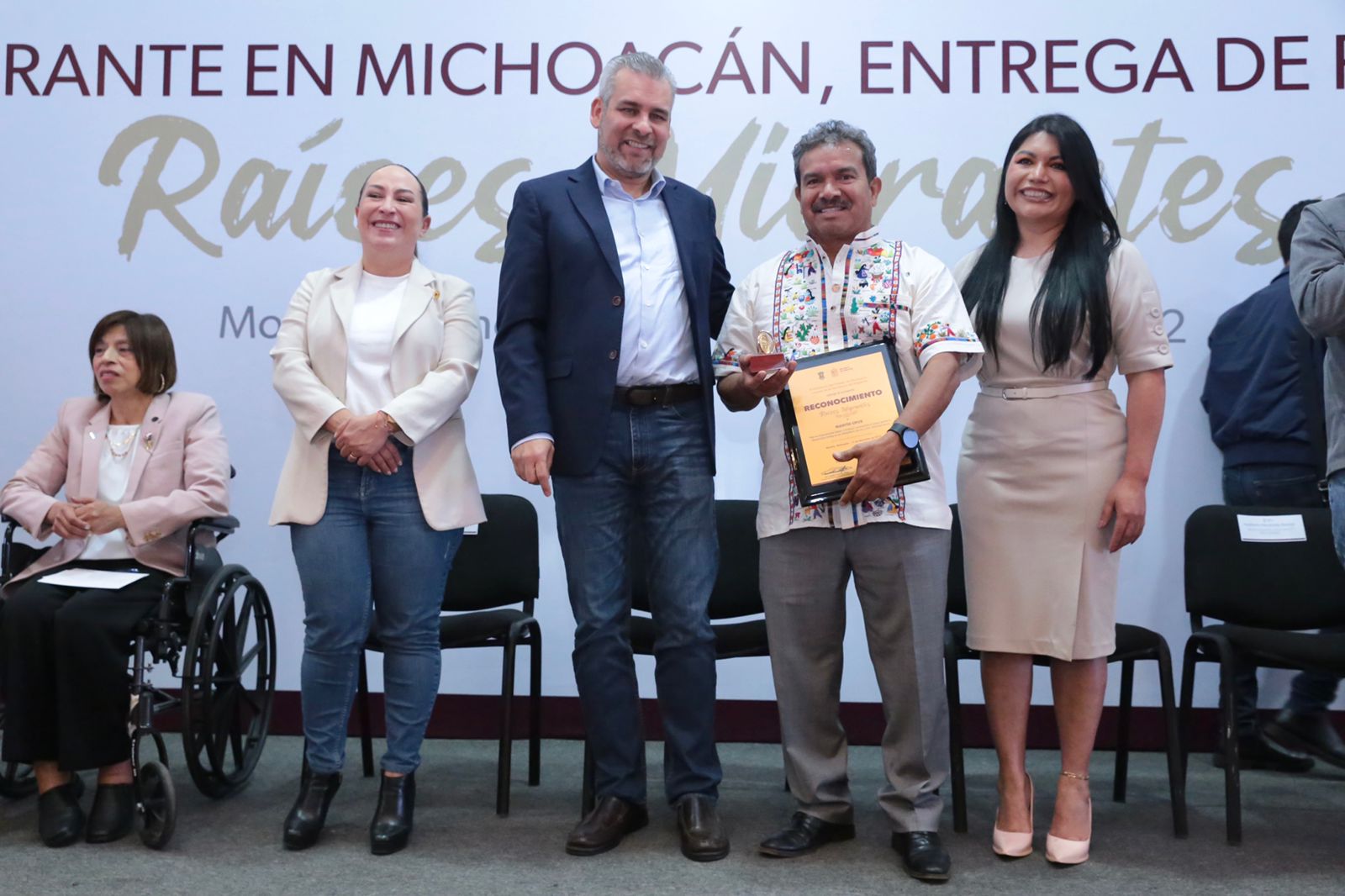 *Reconoce Bedolla contribución de migrantes a Michoacán*