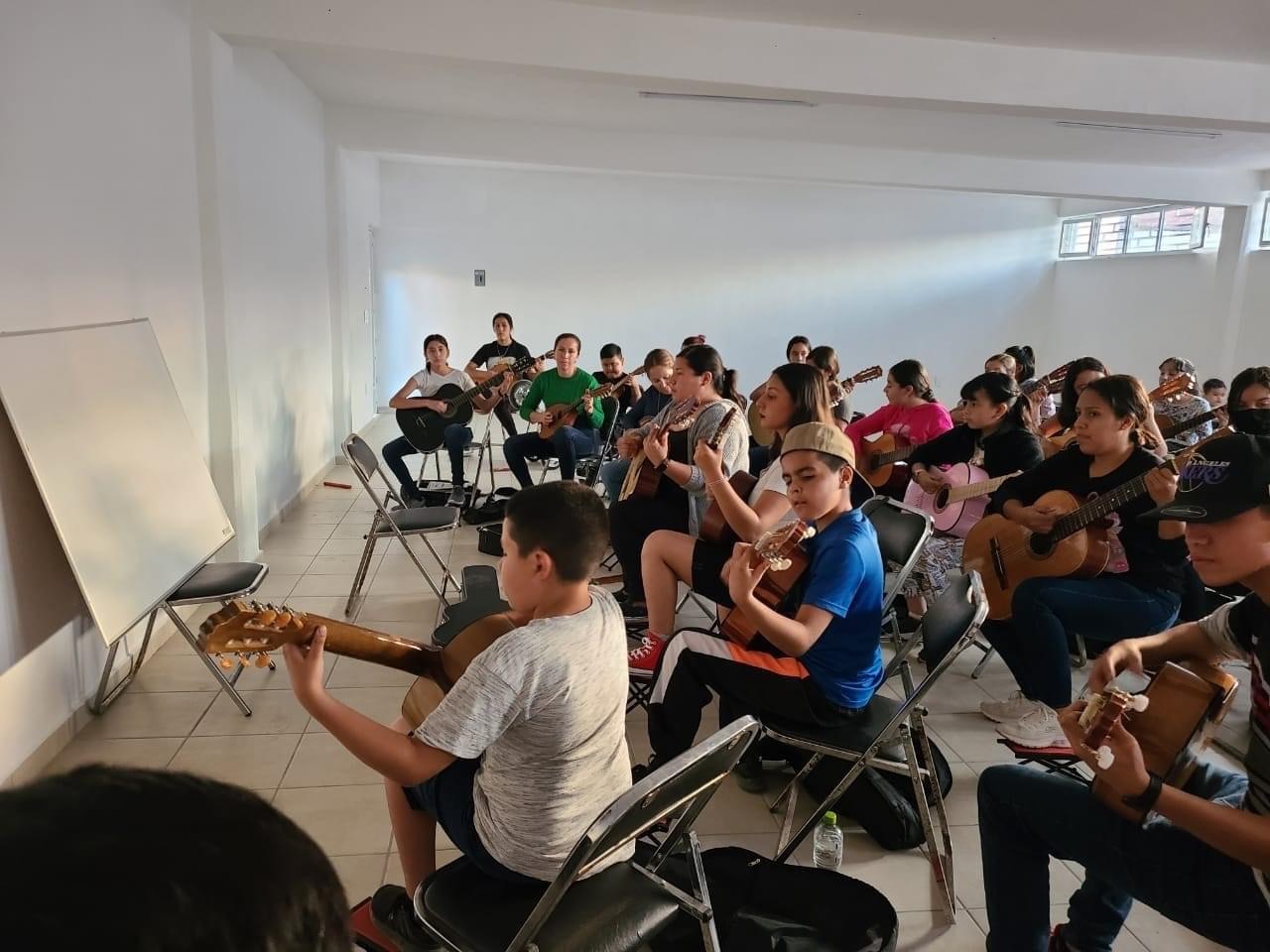 En Ixtlán la orquesta de guitarras clásicas ya tiene casa