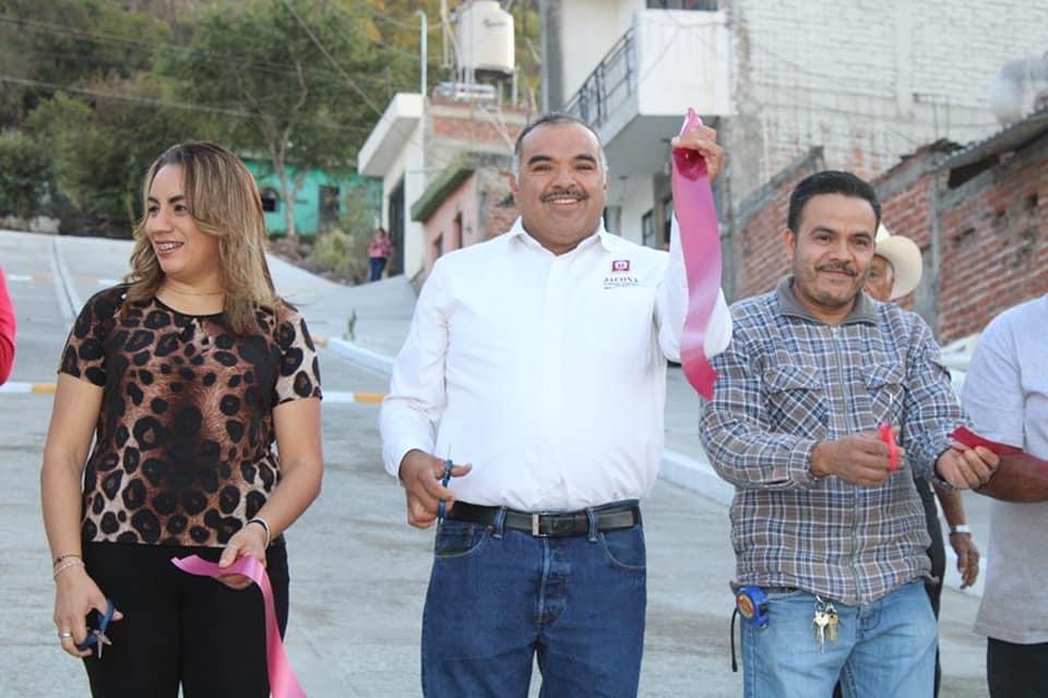 Alcalde Isidoro Mosqueda inaugura calle Volcán del Paricutín