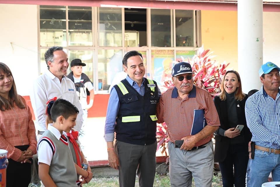 Carlos Soto dio apoyo para escuelas y templo de Romero de Guzmán