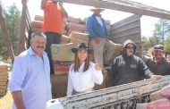 Mónica Valdez le cumple a Tlazazalca, en coordinación con edil, entregan apoyos