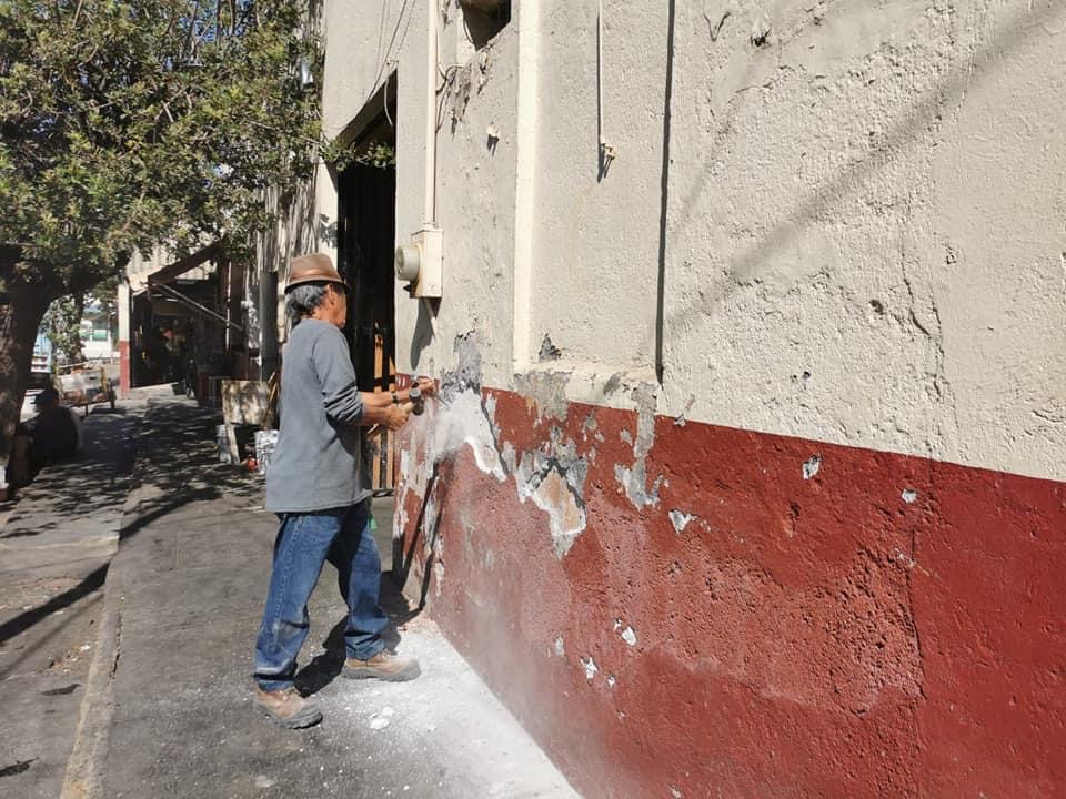 Realizan acciones de mantenimiento en el Mercado el Carmen; repararon muros del inmueble