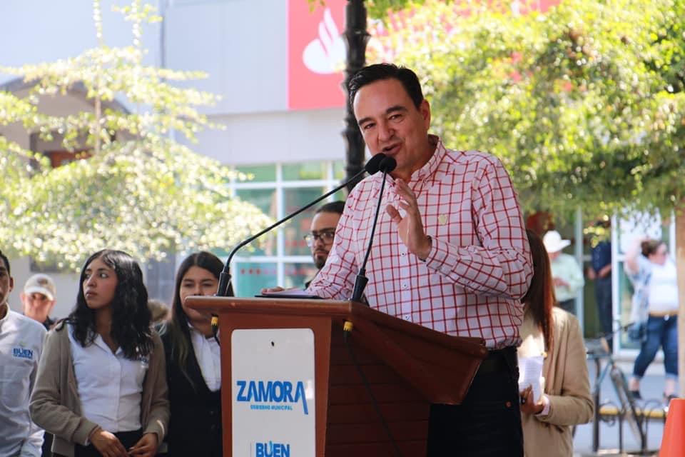 Carlos Soto entrega equipo deportivo para comunidades; parte del programa FORTAPAZ