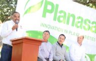 Isidoro Mosqueda atestigua inauguración de empresa de investigación y desarrollo de variedades de plantas