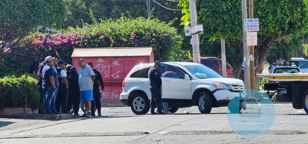 Tras persecución policías recuperan camioneta recién robada en Jacona; hay un detenido