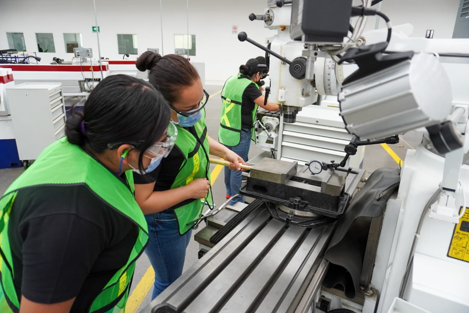 Para mujeres, mayoría de empleos generados en Michoacán en 16 meses: Sedeco