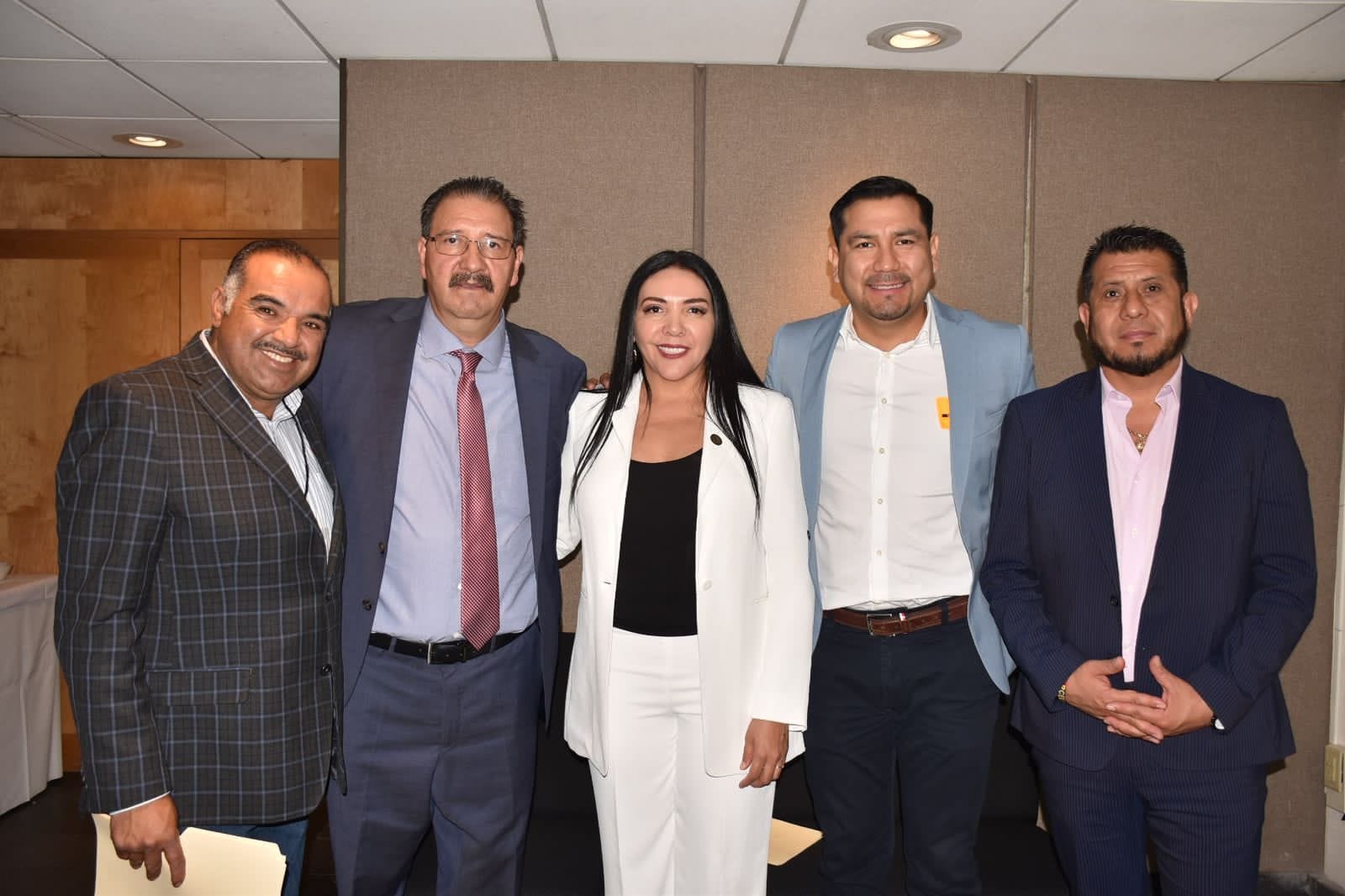 Recibe Adriana Campos en Congreso de la Unión a alcaldes de Jacona, Chilchota y Paracho