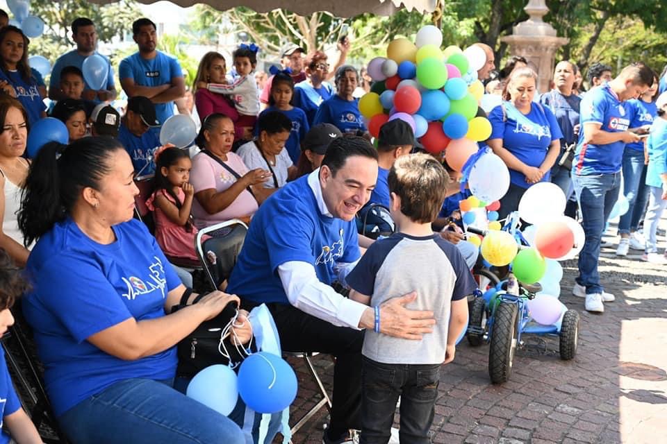 Carlos Soto se unió a la caminata por el Día Mundial de la concienciación sobre el Autismo