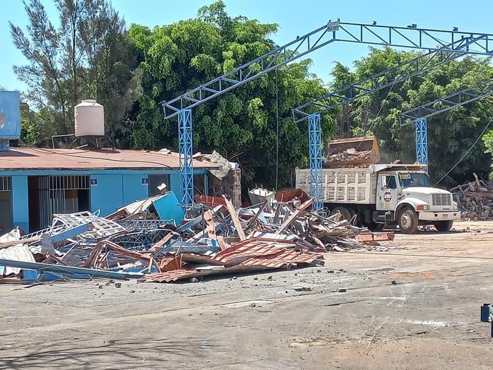 Derrumban las aulas de la escuela Morelos, ya eran un peligro para alumnos y maestros