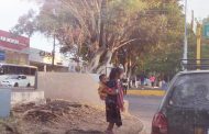 Niñas criando bebés en cruceros y ancianos en abandono, problemas que laceran a Michoacán