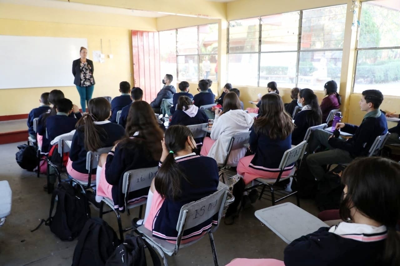Regresan a clases más de un millón de estudiantes en Michoacán: SEE