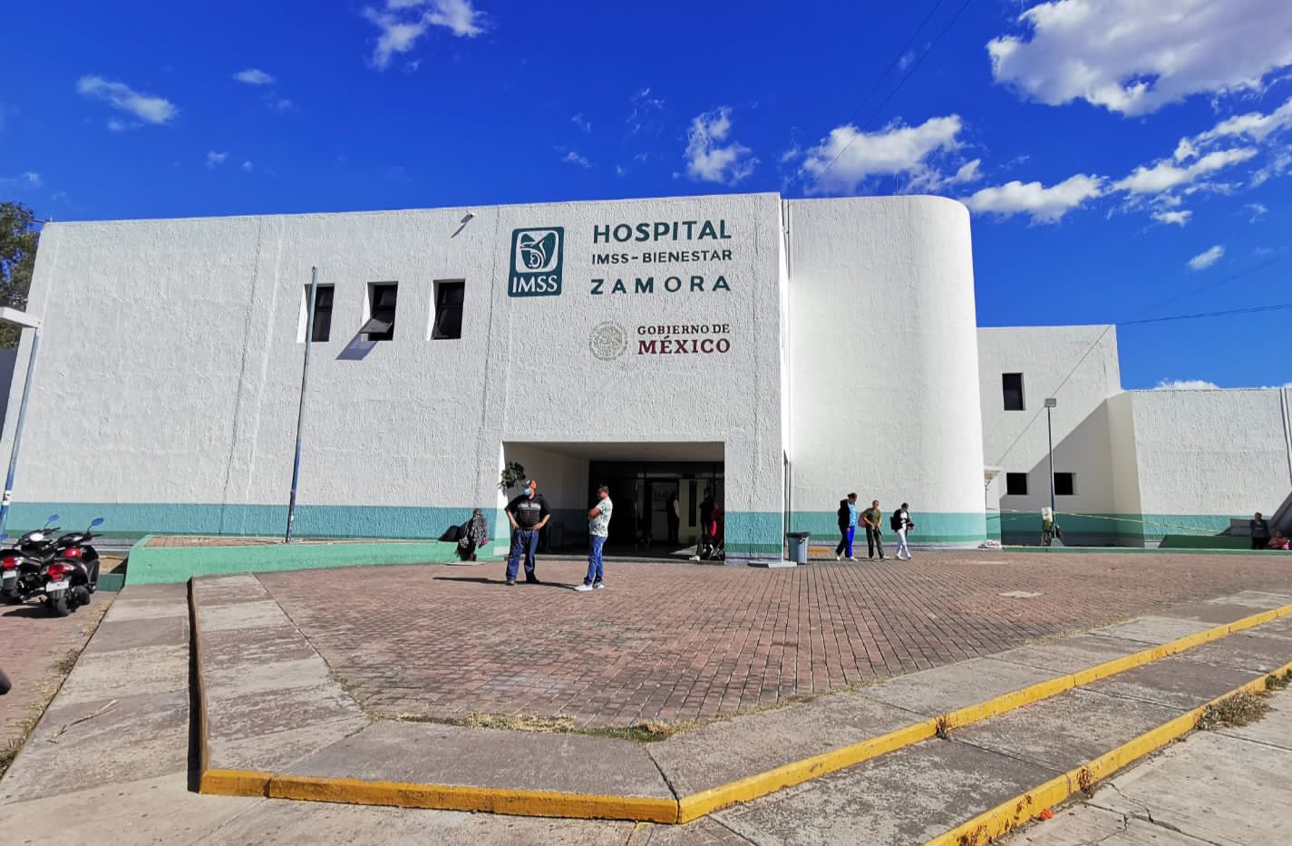 Llegarán más médicos especialistas cubanos al IMSS Bienestar de Zamora