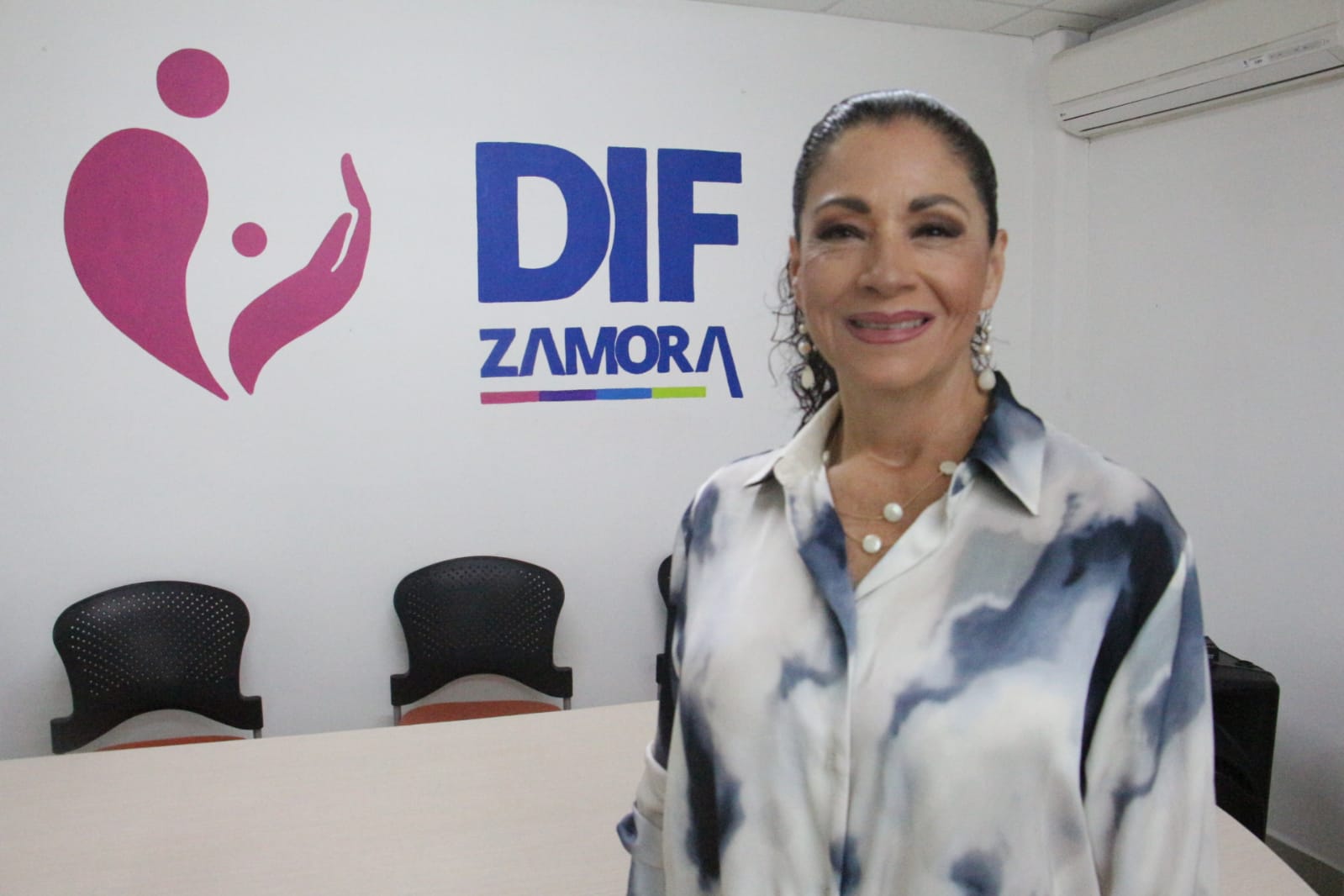 Abren espacio a niños y adultos mayores para adquirir despensas en DIF Zamora