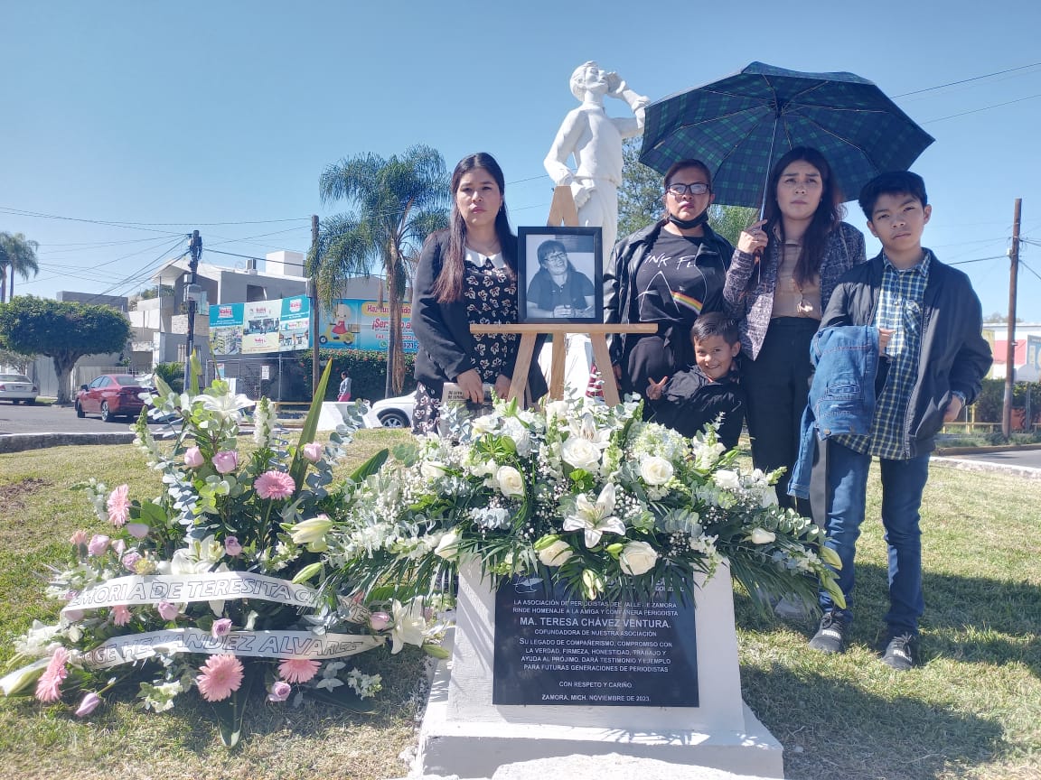 Rinden homenaje póstumo a la periodista Tere Chávez