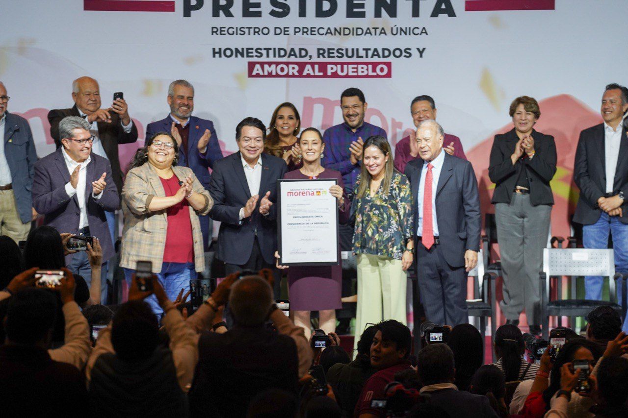 “¡Vamos a seguir haciendo historia!”, Claudia Sheinbaum se registra como precandidata de la 4T a la Presidencia de México