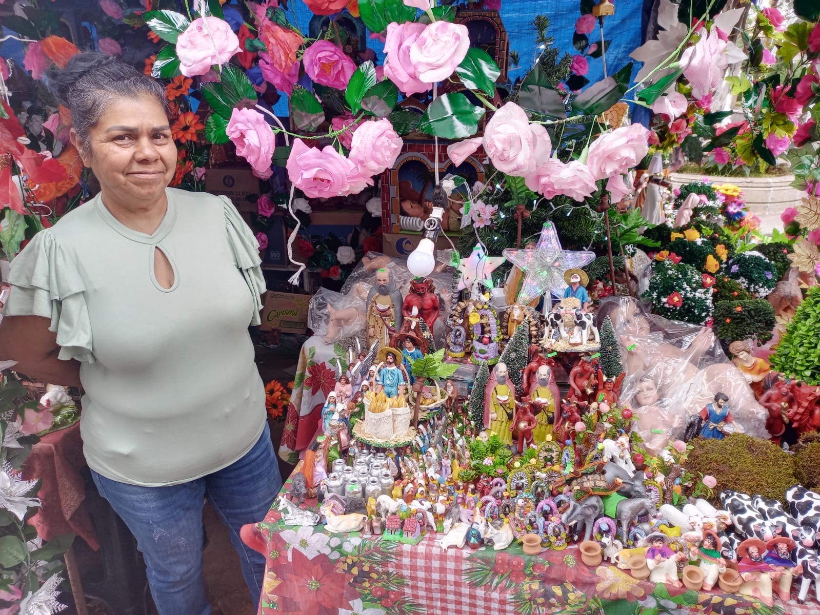 Instalan tianguis navideño en la plaza principal de Jacona