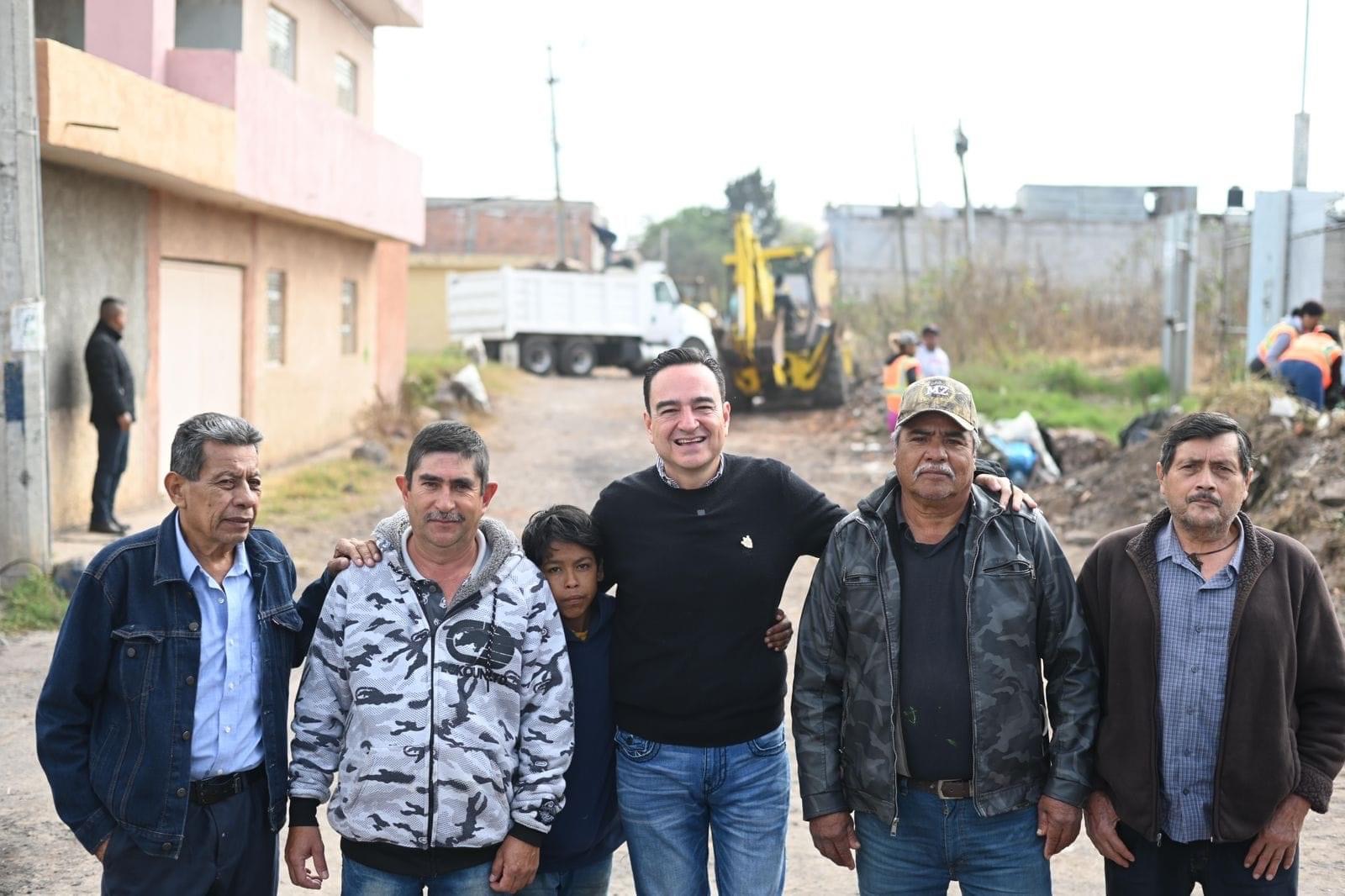 Carlos Soto supervisó faena de limpieza y mejoramiento en colonia López Mateos