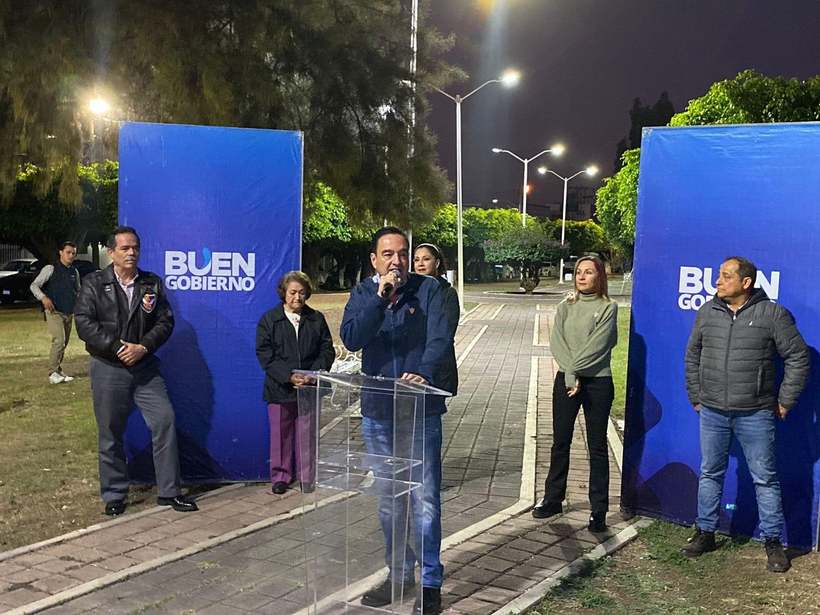 Carlos Soto inaugura nueva iluminación en parque del Carmen y zona norponiente
