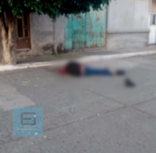 A balazos matan a un joven en la Generalísimo Morelos