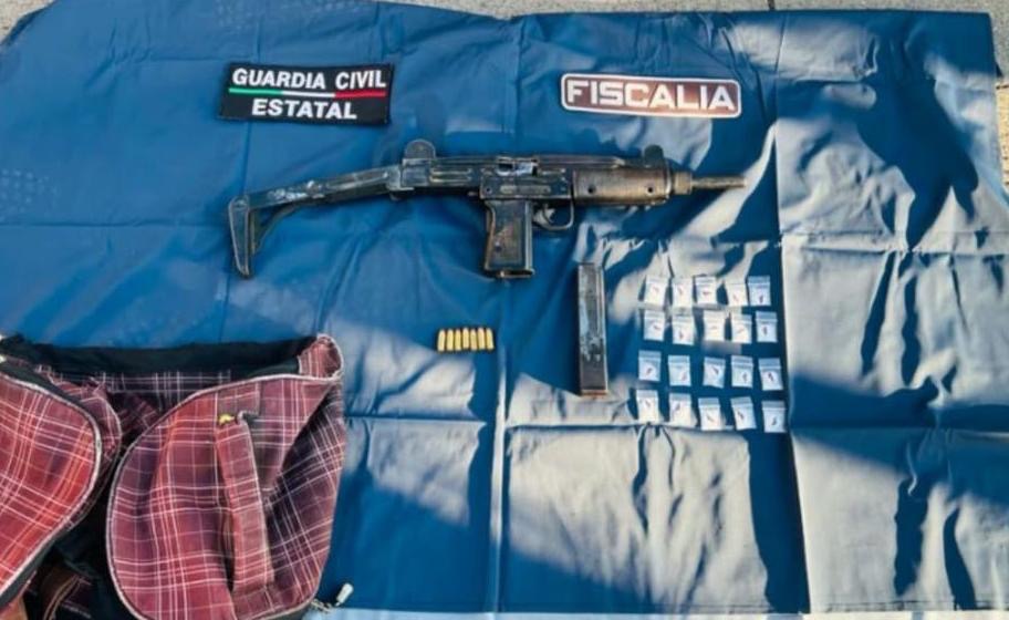 Tras labor operativa en Zamora, SSP y FGE detienen a dos personas en posesión de un arma de fuego y droga