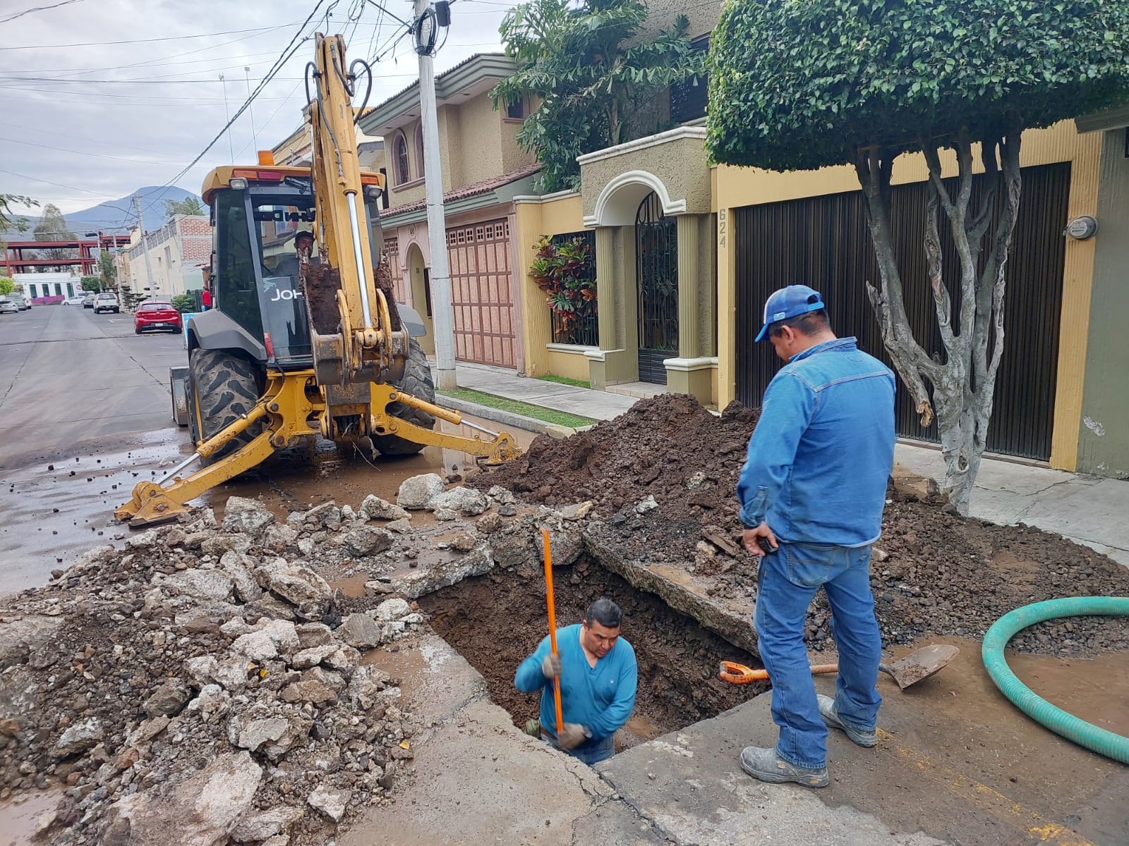 SAPAZ reparó fuga de agua en Las Fuentes