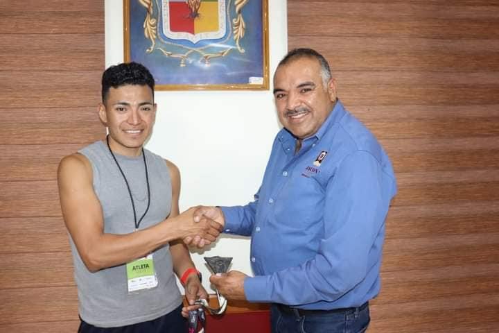 Deportista agradece apoyo del Alcalde de Jacona