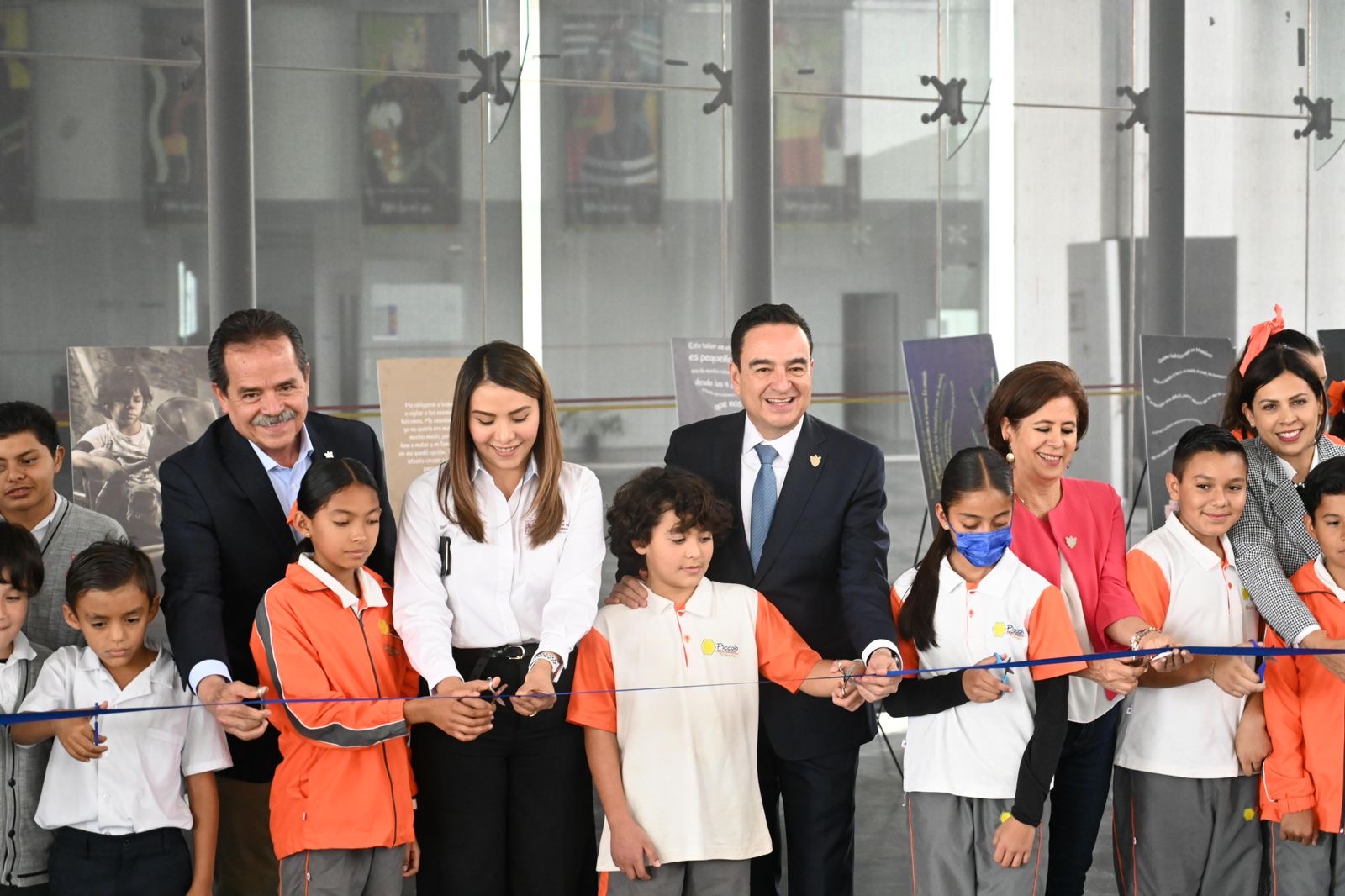 Carlos Soto inauguró exposición fotográfica sobre el Trabajo infantil