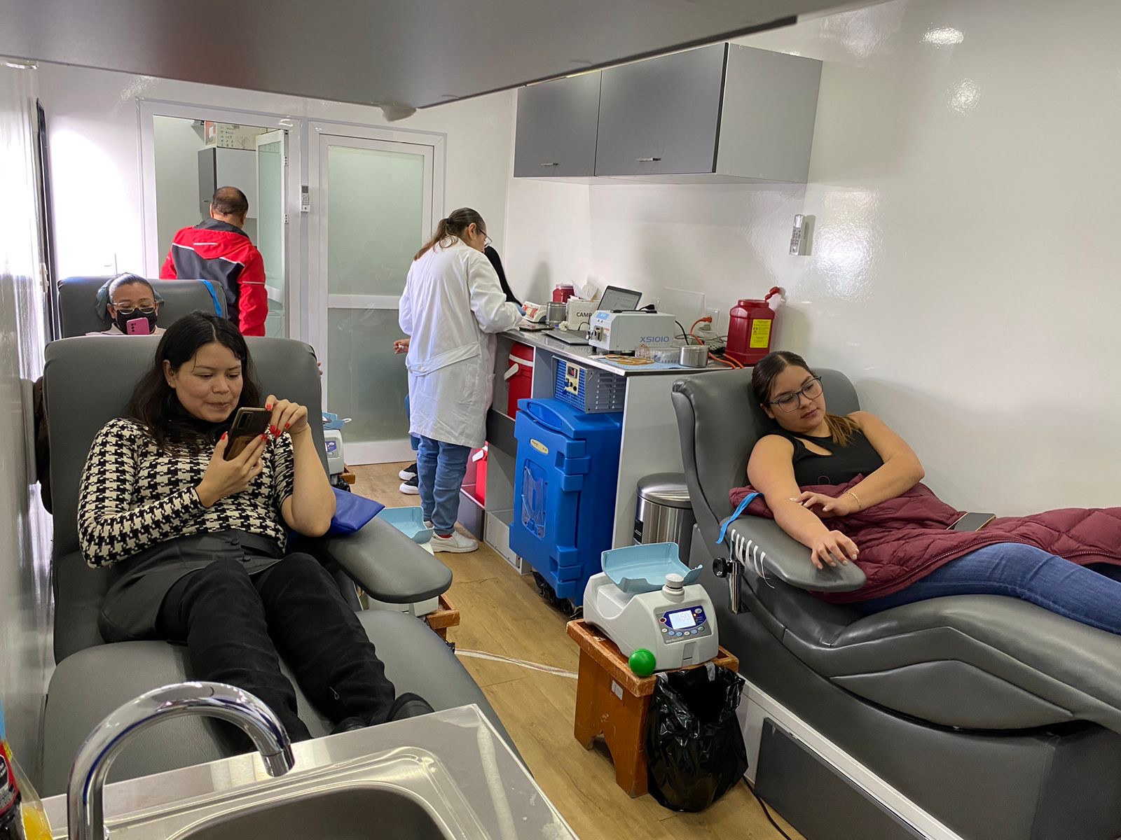 UCES realizó campaña de donación de sangre; además, inauguró contenedor de tapitas