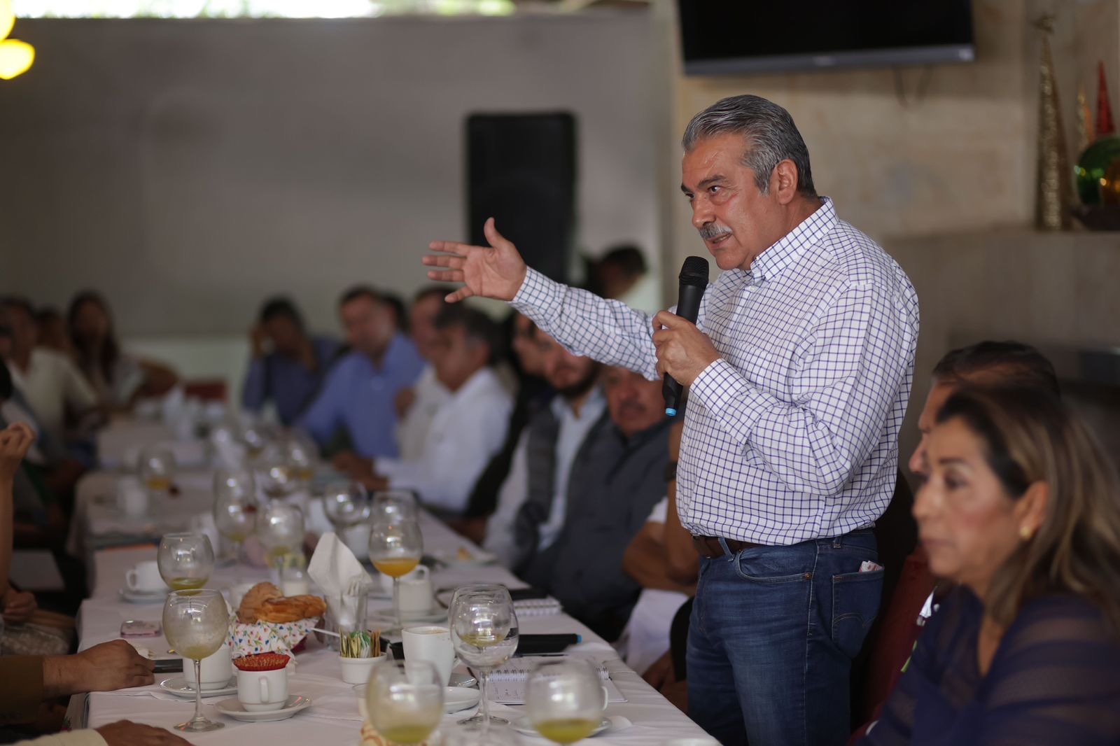 Sectores sociales de Michoacán se proclaman en favor de Raúl Morón Orozco