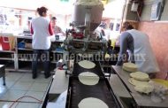 Aun con baja en producción, tortilleros descartan incrementar precio de tortilla