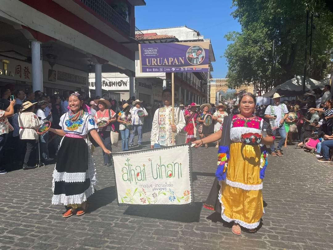 Inicia Tianguis Artesanal de Domingo de Ramos en Uruapan