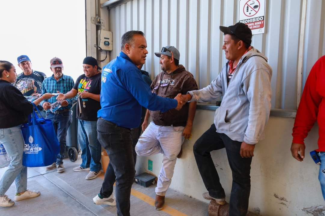 Integrantes de empresas y población arropan en Yurécuaro al Dr. Infante en gira distrital 