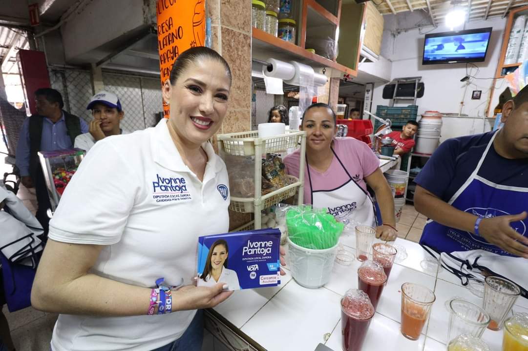 Locatarios del Mercado Hidalgo reciben propuesta de candidata Ivonne Pantoja 