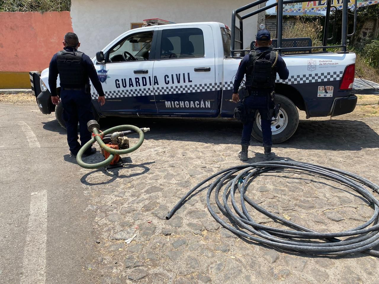 Guardia Civil clausura dos tomas ilegales de agua en el lago de Pátzcuaro
