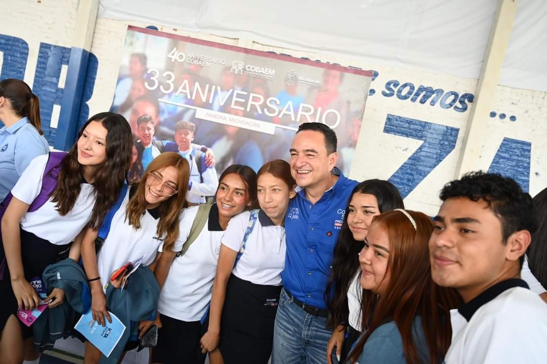 Alumnos del COBAEM escuchan las propuestas de Carlos Soto, candidato del PAN