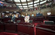 ADRIANA CAMPOS HUIRACHE RINDE HOMENAJE AL ALCALDE ALEJANDRO ARCOS Y A LA MAESTRA IFIGENIA MARTÍNEZ