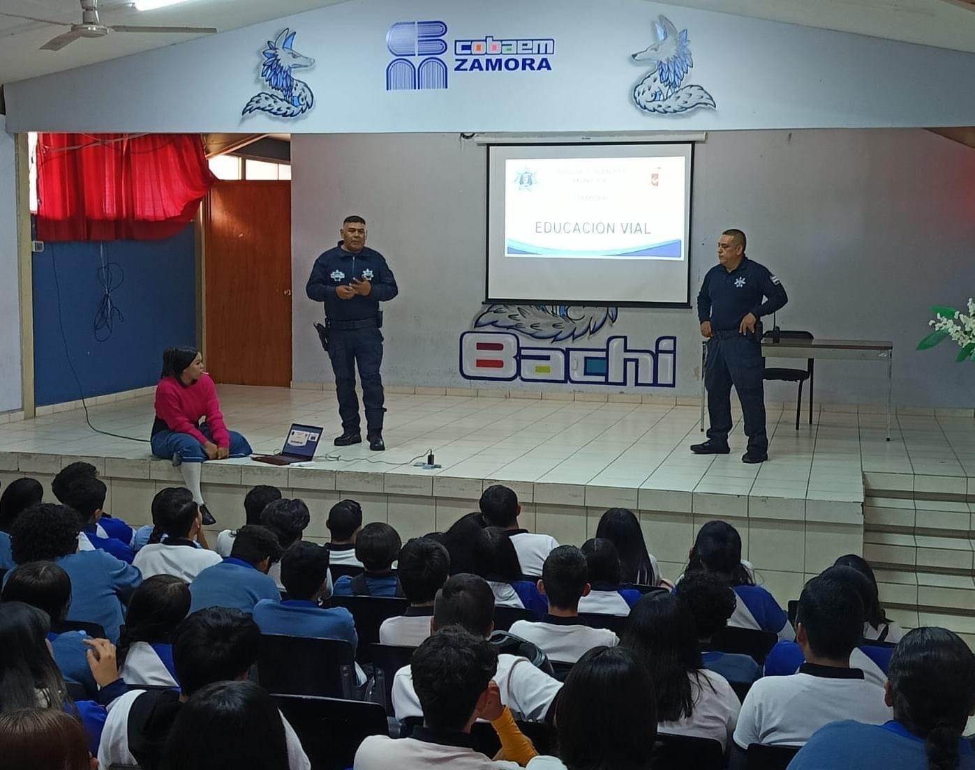 Llevaron curso de Educación Vial al COBAEM Zamora