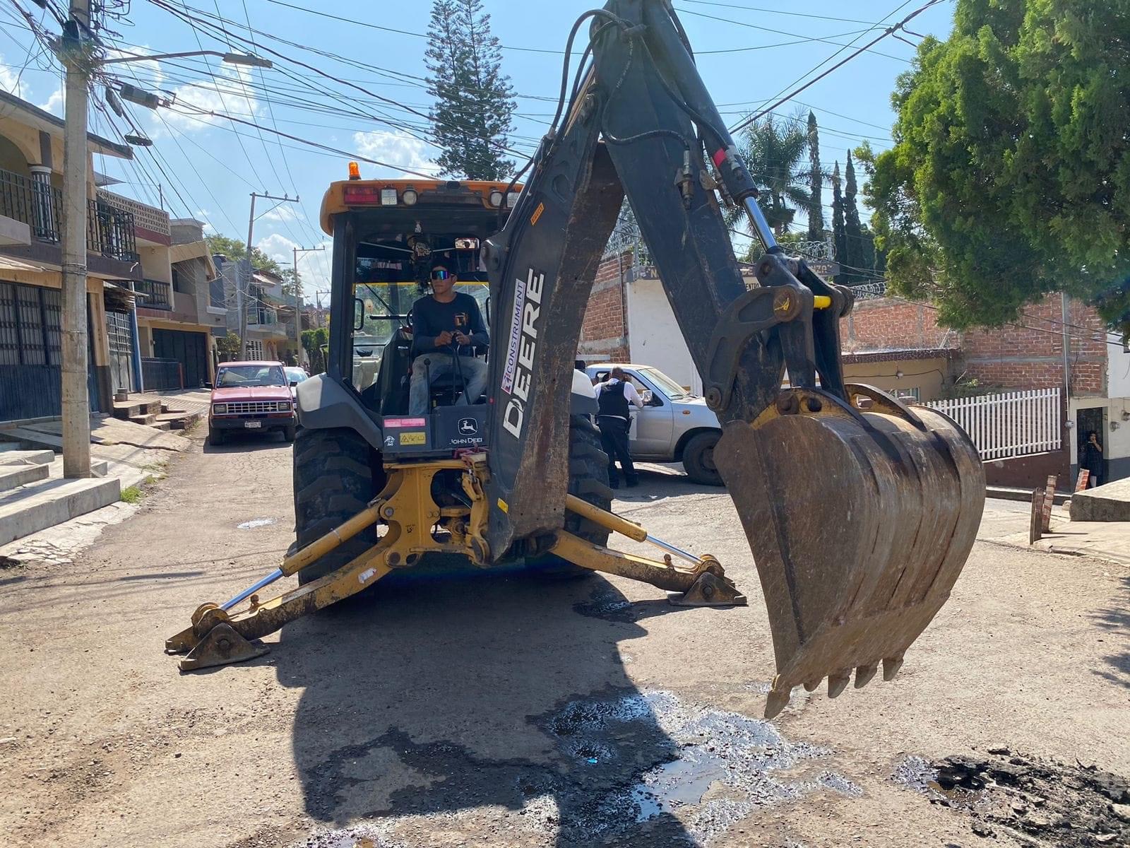 Rehabilitarán drenaje sanitario en calle Manuel Doblado en La Nueva España en Jacona