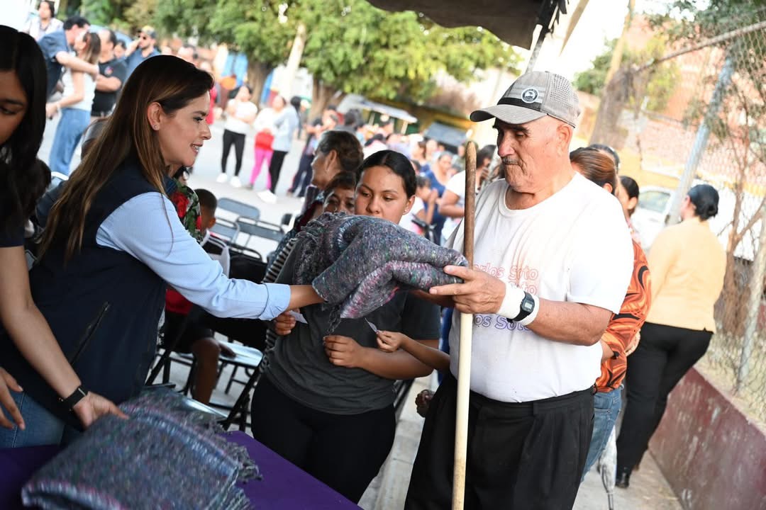 Arrancó la campaña “Zamora Sin Frío” con entrega de cobijas