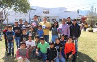 Funcionarios entregan balones al titular del CEDECO San Pablo
