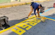 Delimitan Zonas de Carga y Descarga y de Acceso para Personas con Discapacidad en el Mercado El Carmen