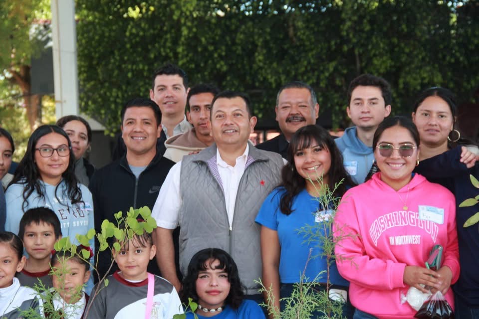 Gobierno de Jacona y Tec Zamora unen esfuerzos para hacer labores de reforestación