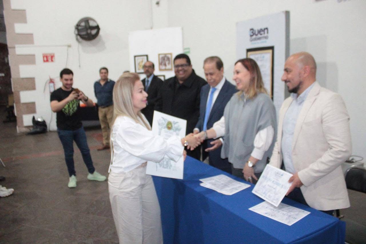 Con éxito clausuran la Primera Exposición Colectiva de Pintores Zamoranos