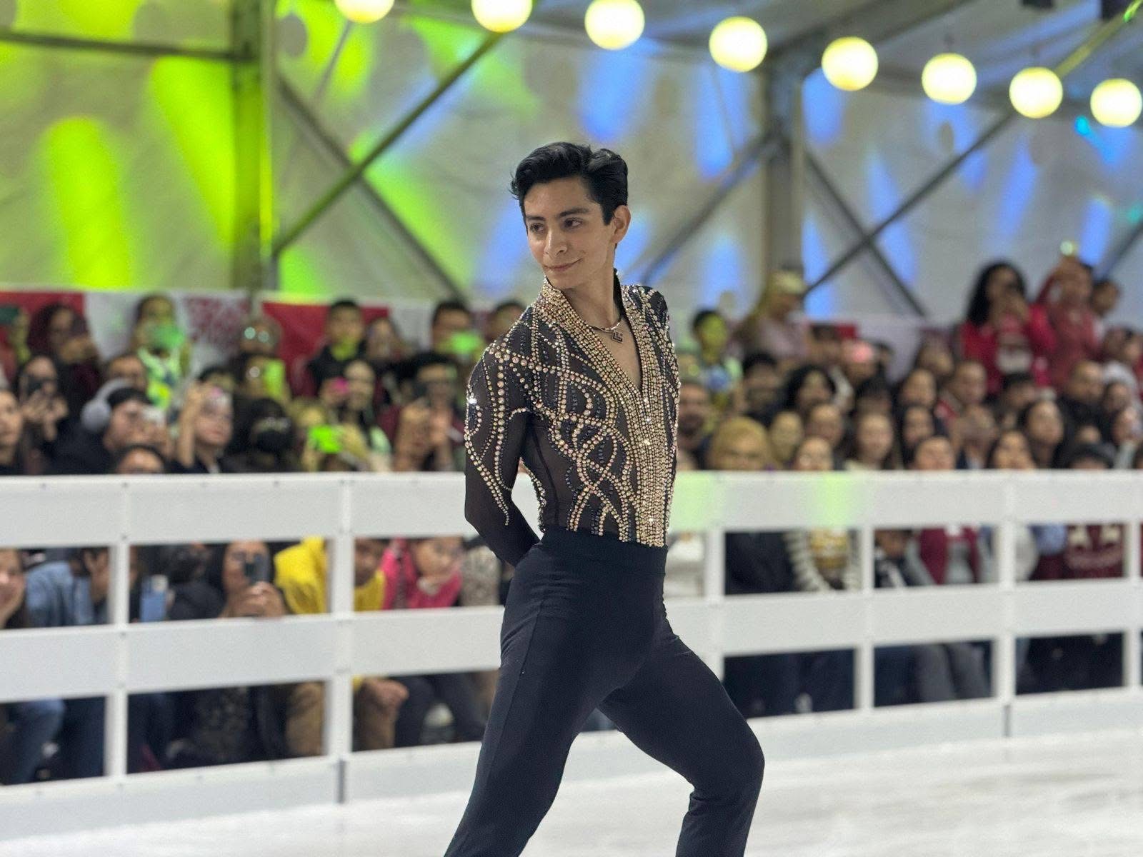 Donovan Carrillo inauguró actividades en la Villa Navideña
