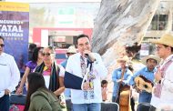 Carlos Soto felicitó a los participantes del Desfile Astesanal de Occidente 2024