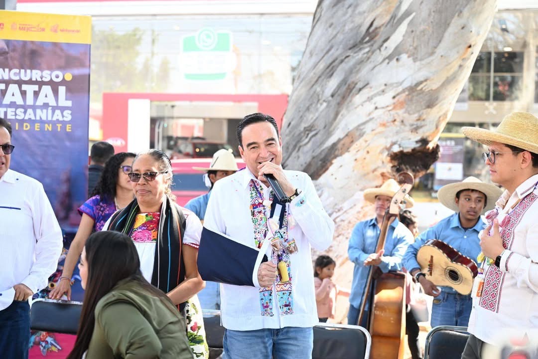 Carlos Soto felicitó a los participantes del Desfile Astesanal de Occidente 2024