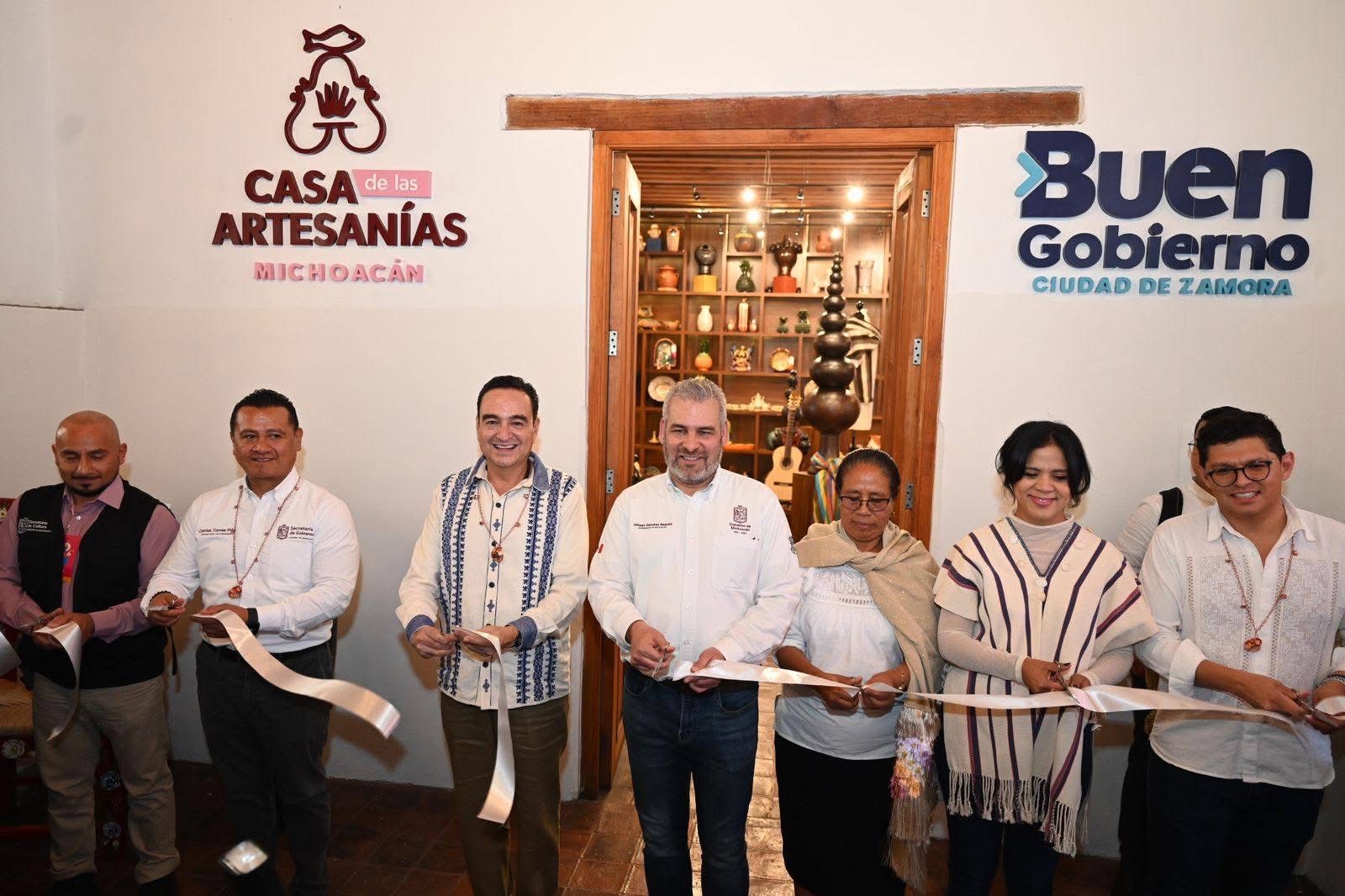Inauguran el Presidente Carlos Soto y Gobernador Alfredo Ramírez la Casa de las Artesanías en Zamora