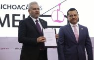 Firma Bedolla decreto para comité evaluador de jueces y magistrados