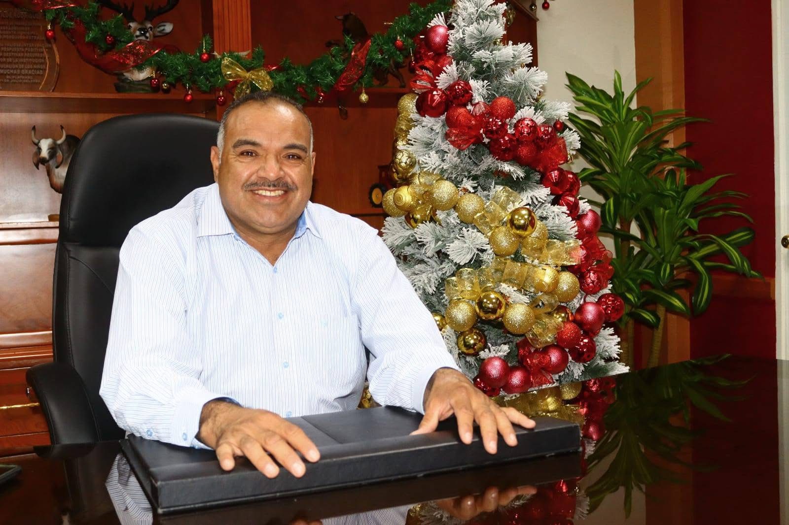 ¡Cumple Isidoro Mosqueda con aguinaldo de trabajadores del Gobierno de Jacona!