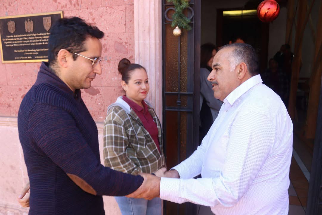 De manera personal, Isidoro Mosqueda saludó y agradeció a todo el personal municipal su dedicación y esfuerzo